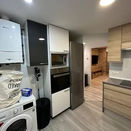 Cozy 1-Bedroom Apartment Madrid Exterior photo